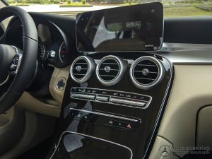 man-hinh-giai-tri-noi-that-Mercedes-Benz-GLC-200-2020_mercedeshanoi-com-vn